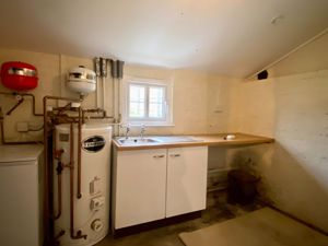 Utility room- click for photo gallery